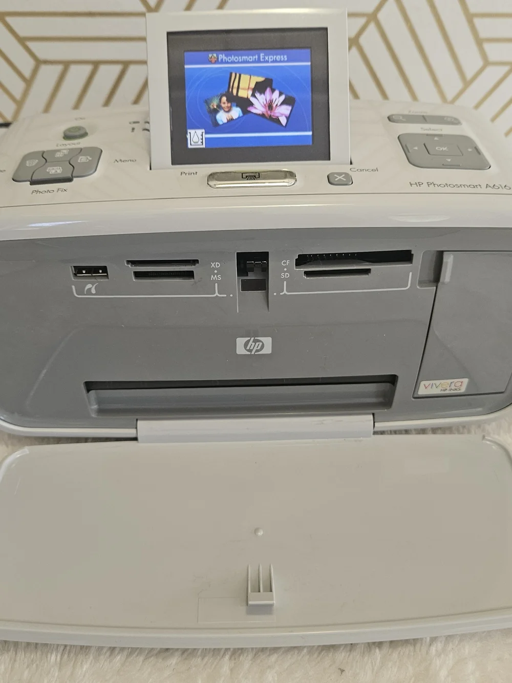 HP Photosmart A616 Compact Photo Printer - White and Gray